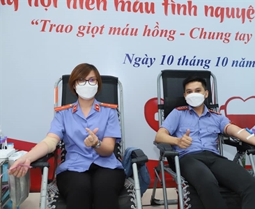 Chi đoàn Viện KSND quận Hoàng Mai và Chi đoàn Viện KSND huyện Phú Xuyên tích...